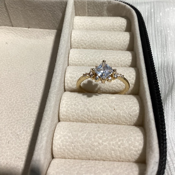 🌸Elegant Vintage or Antique Style Princess Cut Petite Cz Diamond band - Picture 5 of 16